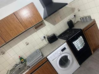 Clayburn Circle Cosy Stay - 1