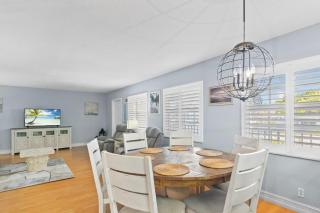 Beachside Las Olas Getaway Oasis with Pool - 9