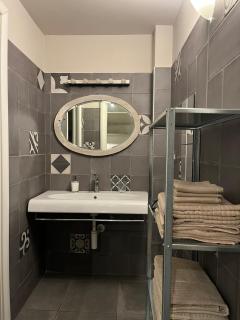 La casa con la fontana di pietra 2 - 3