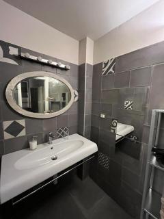 La casa con la fontana di pietra 2 - 2