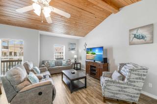 Cajun Shrimp Min to Beach Resort Pool & Slide - 2