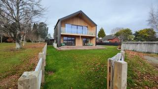 Luxe on the Lake Front - 1