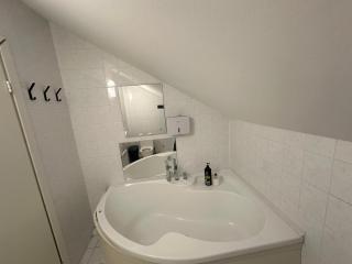 B&M Jeccuzi Studio self-check in - 4