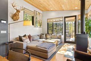 Ulerys Lake Cabin Hot Tub & Mountain Views - 2