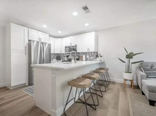 Waterfront-Family & Pet Friendly for 6 - 9