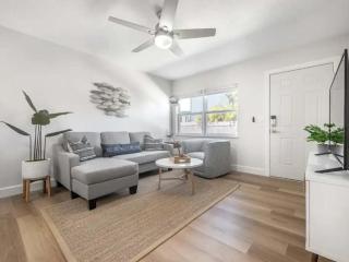 Waterfront-Family & Pet Friendly for 6 - 5