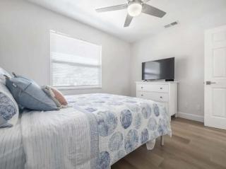 Waterfront-Family & Pet Friendly for 6 - 1