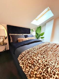 Designer 2-Bed Flat by Tower Bridge - 6