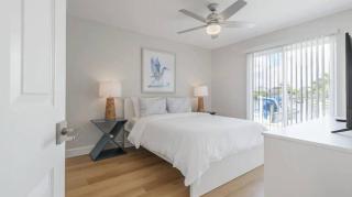 Waterfront - Family & Pet Friendly for 6 - 1