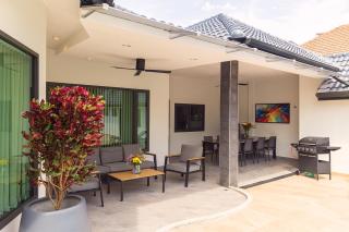 Villa Pattaya Hill, Free Electricity, minutes from Beach and Pattaya - 1