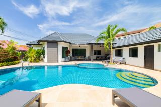 Villa Pattaya Hill, Free Electricity, minutes from Beach and Pattaya - 9