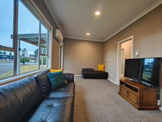 Cosy Cabin in the Loop - 9