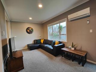 Cosy Cabin in the Loop - 8