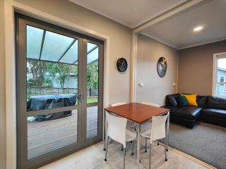 Cosy Cabin in the Loop - 1