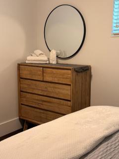 Newly Renovated - Self contained Suite - Sleeps 6 - 1