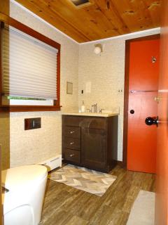 Beautiful Guest Cabin on Quiet Estate - 7