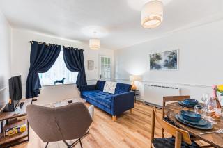 Cosy Sleeps 5 Bedford Stay Superfast WiFi - 3