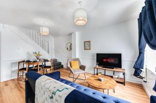 Cosy Sleeps 5 Bedford Stay Superfast WiFi - 0