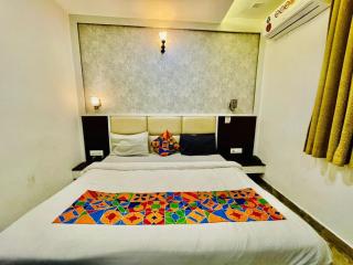 Hotel Dolphin Palace Family Rooms - Near Taj mahal - Affordable Stay - - Tājganj - 8