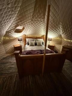 Under the North Star Luxury Lotus Bell with Hot Tub - 9