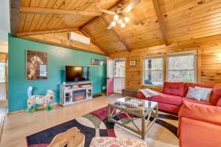 High Peak Heaven Cozy Log Cabin on 1 Acre! - 9