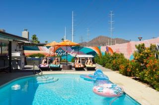 Pink Palms - Bachelorette Dream Pool Spa BBQ - 5