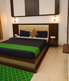 Hotel Dolphin Palace Family Rooms - Near Taj mahal - Affordable Stay - - 6