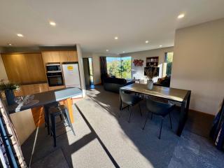 18 St James Avenue - 7