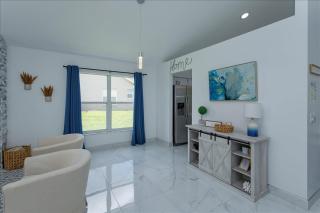 Lovely 4 Bed Oasis In the mix of everything - 3