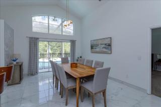 Lovely 4 Bed Oasis In the mix of everything - 7