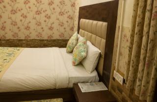 The Mark by Sar Taj Hotel and restaurant - Affordable Stay Near Taj Mahal - Agra - 9