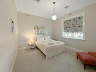Classic Meets Modern in Central Wagga - 8
