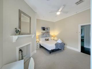 Classic Meets Modern in Central Wagga - 5