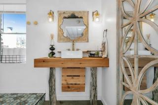 Coco Casita Hot Tub - 4 miles to Downtown Fred - 3