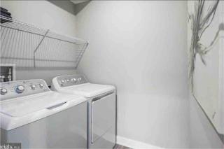 Private Room In A Modern Home - 5