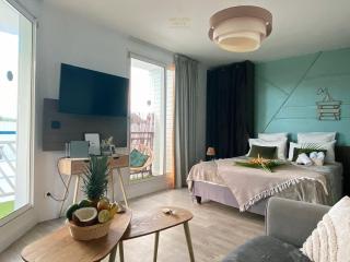 Archipel Guadeloupéen - Entre grand balcon, piscine & lagon - Élégant cocon d'architecte 2 étoiles - 9