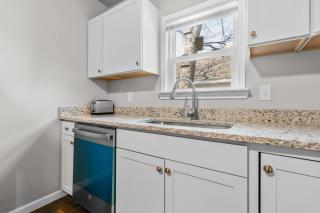 Charming 1-Bedroom Retreat in Fort Worth - 2