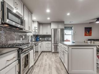 Cozy 1-Bedroom Retreat in Tulsa - 8