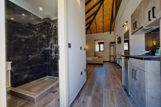 4 Lemons Luxury Studios - 2