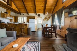 Hidden Pines Cabin - Nearby Snow & Play - 8