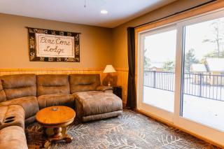 Oak at Pine Cone Lodge - 1 large bedroom - 3