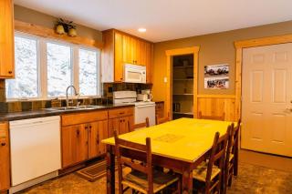 Oak at Pine Cone Lodge - 1 large bedroom - 2