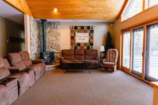 Hickory at Pine Cone Lodge - 9