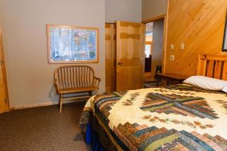 Hickory at Pine Cone Lodge - 5