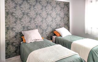 2 Bedroom Amazing Home In Talmont Saint Hilaire - 3