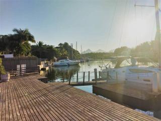 Angra dos Reis Ampla com Conforto e Deck para Lanchas - 0