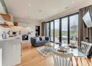 Swanborough Lakes Luxury Lodges - 8