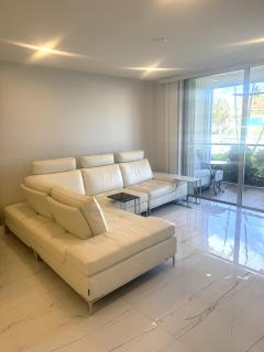 Contemporary Waterfront Condo - 8