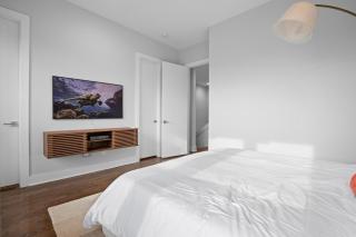 Spacious Sleek Modern Art Deco Gem in Downtown HTX - 5