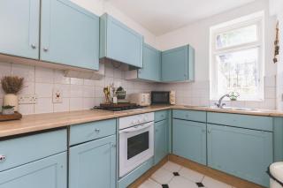 Sleeps 5! Parking, WiFi & Parking, 4 Mins To Station, NEWLY REFURBISHED!! - 6